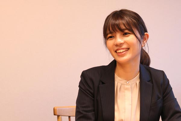 栗山 歩美 氏