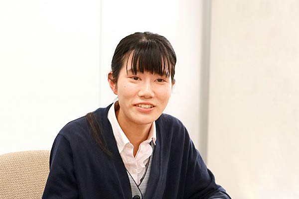 内山 華奈子 氏